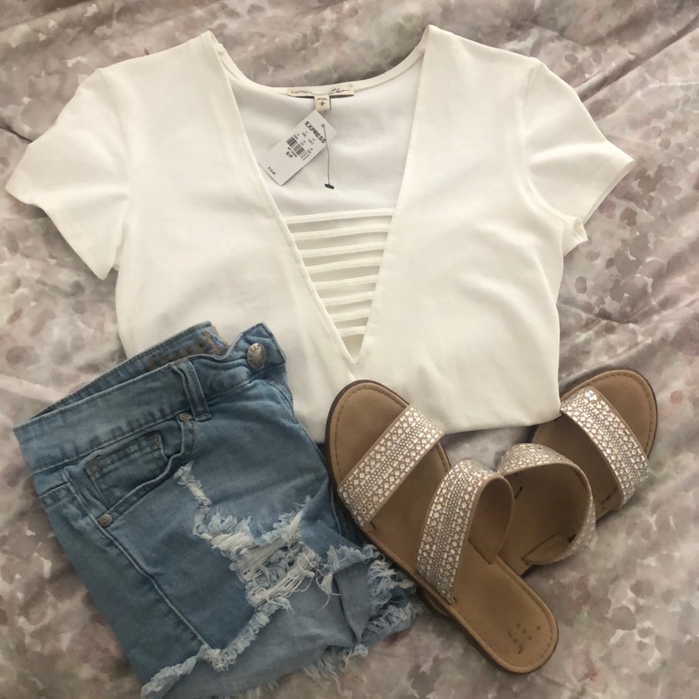 *NWT* express plunge v neck bralette white tee
